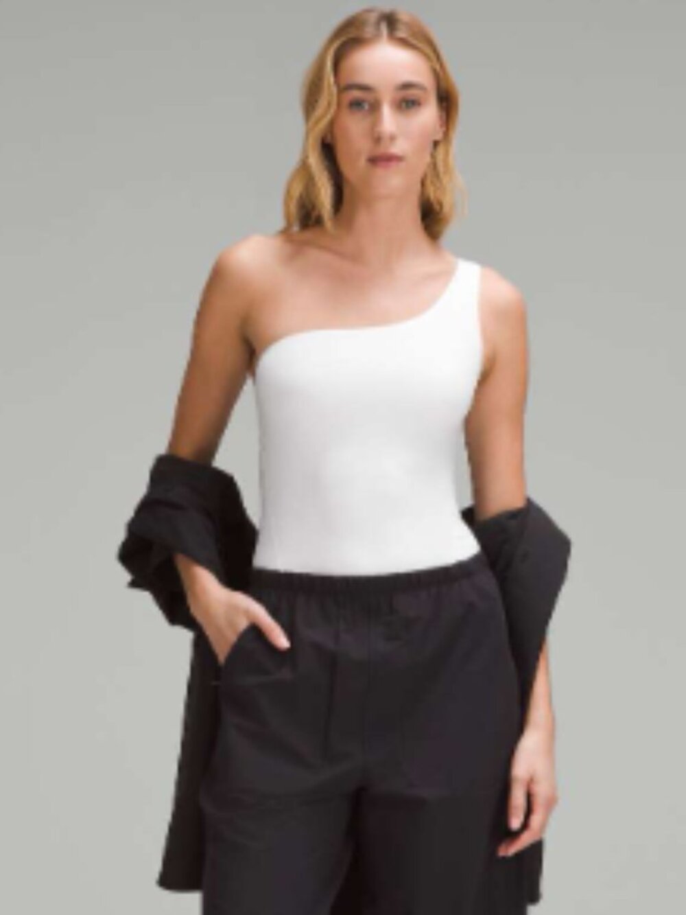 Lululemon Lightweight Mid-Rise Barrel-Leg Cropped Pant Size: 6 Color: Black